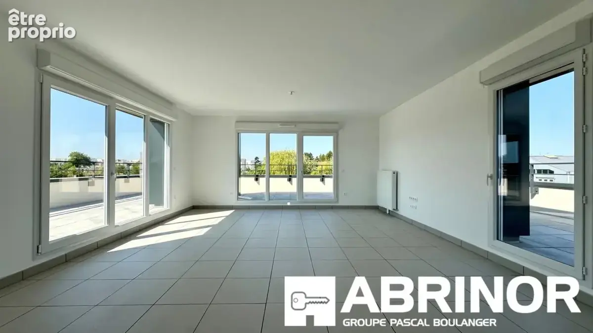 102 m² et 81 m² de terrasse : confort et lumière au cœur de Saint-Honoré - photo 2