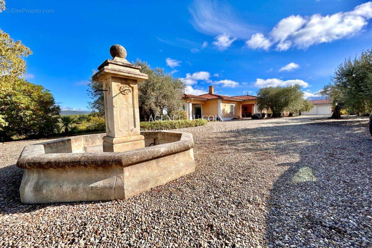 Propriété située à Draguignan, avec une architecture charman - photo 23