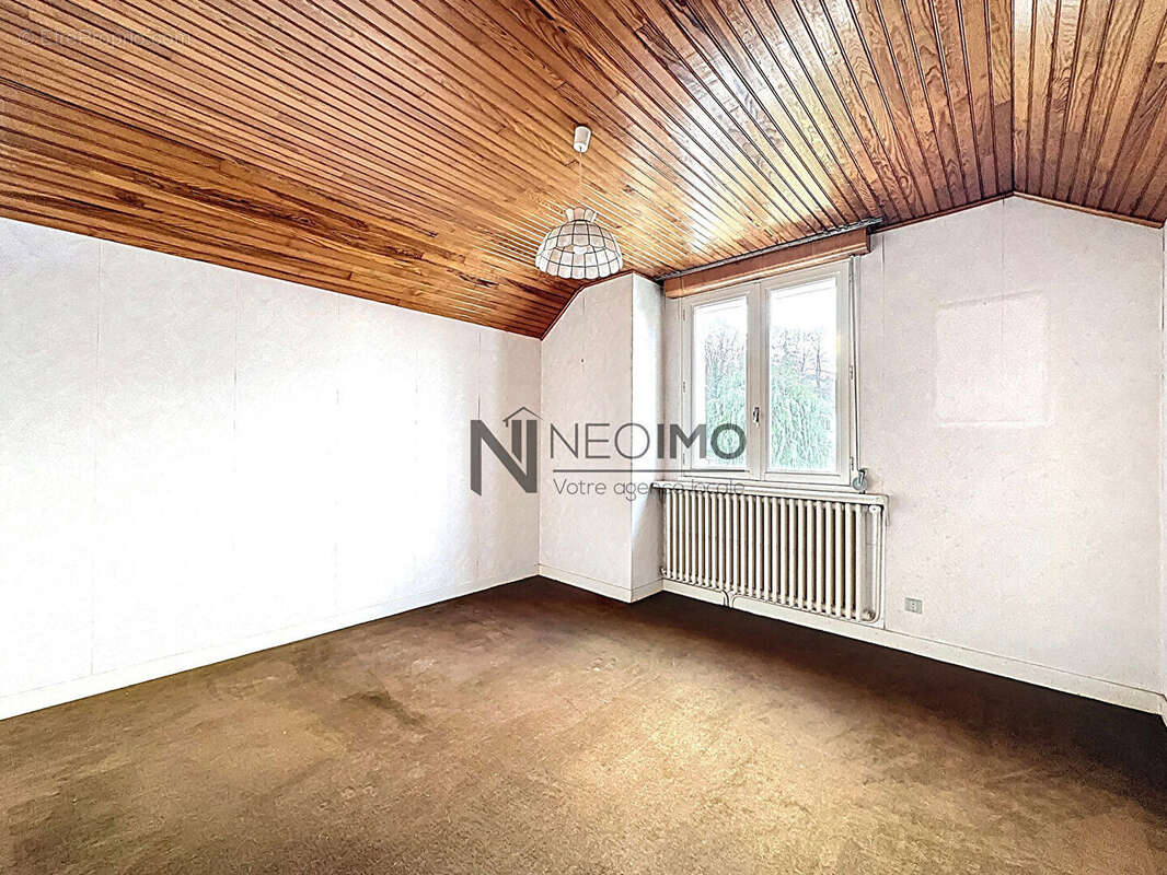 Maison à NEUFCHATEAU