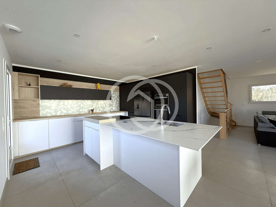 Magnifique maison T5 163m2 avec grand garage et jardin - photo 2