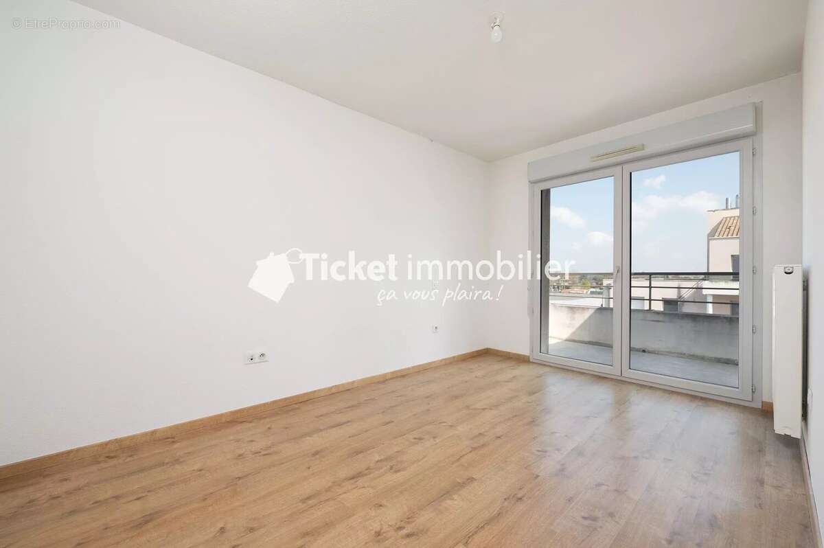 Appartement t3 61m2 cornebarrieu avec balcon, deux places de parking, concierge etc... - photo 3