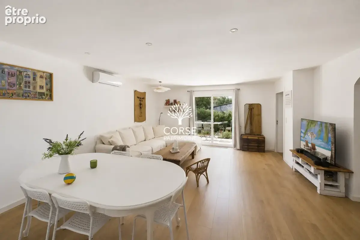 Maison mitoyenne rénovée avec jardin privatif - photo 3