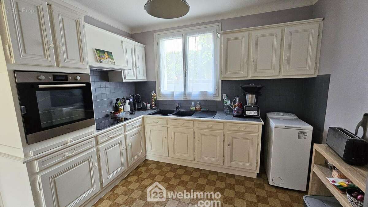 Une autre vue de la cuisine. - Maison à MILLY-LA-FORET