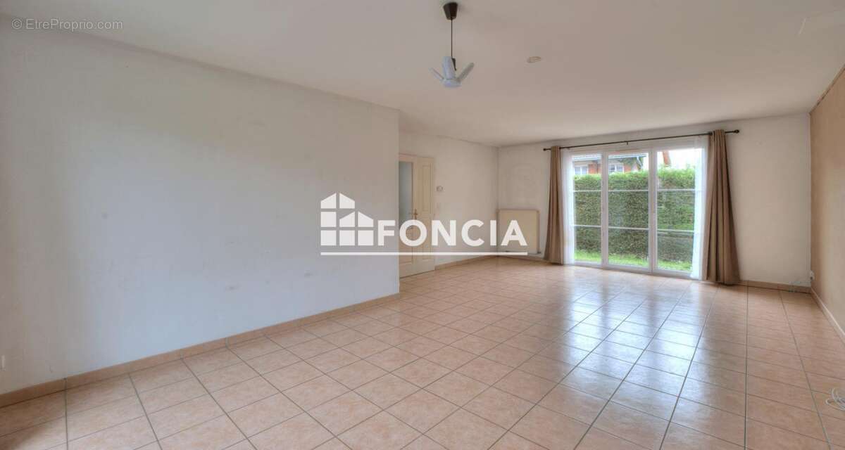 Maison à SAINT-GENIS-POUILLY