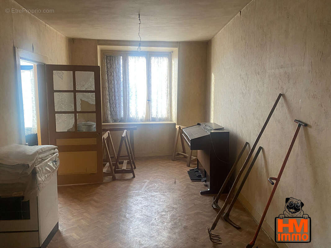 Maison à SAUVIAT-SUR-VIGE