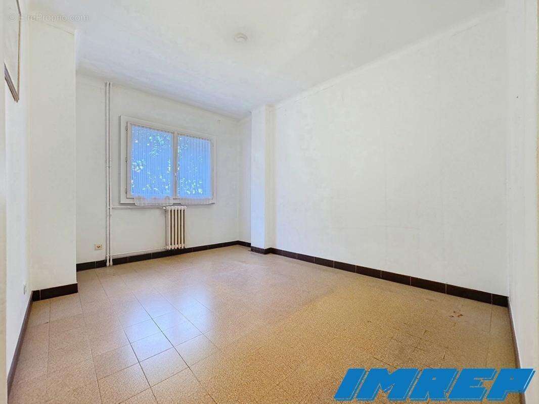 Appartement 73 m² à Marseille-8e  - photo 3