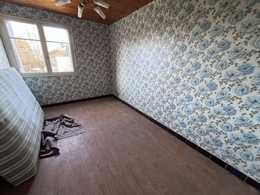 Chambre - Maison à SAIGNES