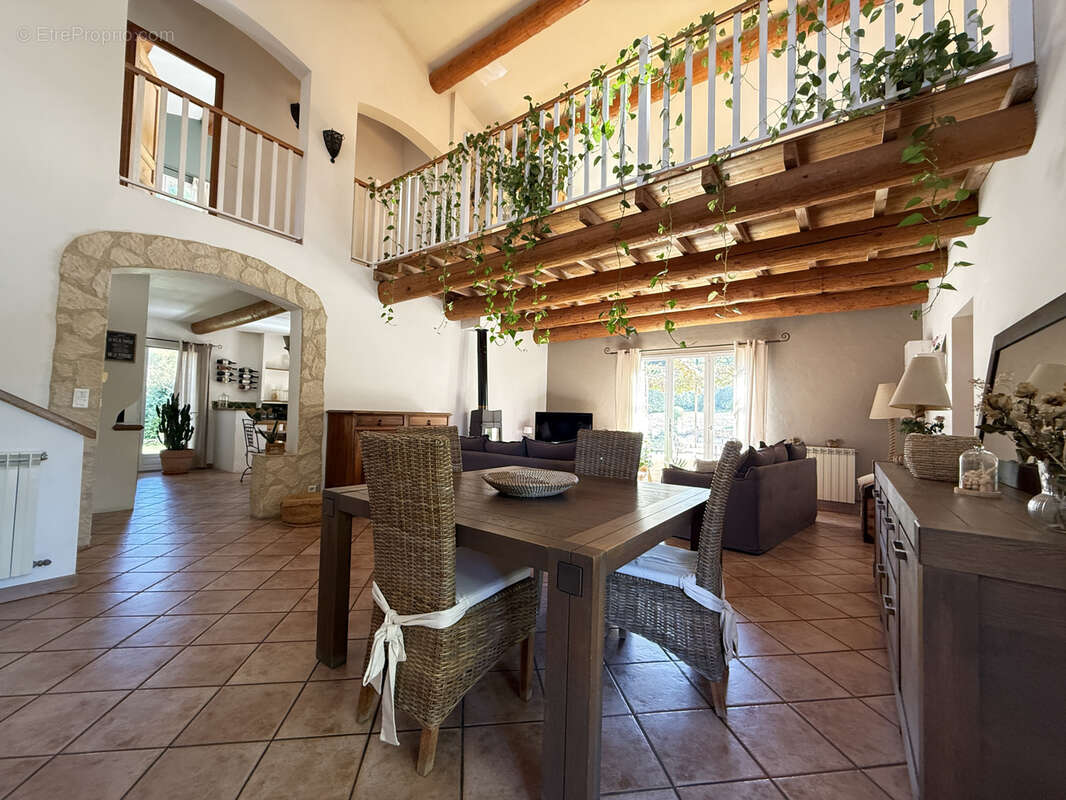 Maison à MEYRARGUES