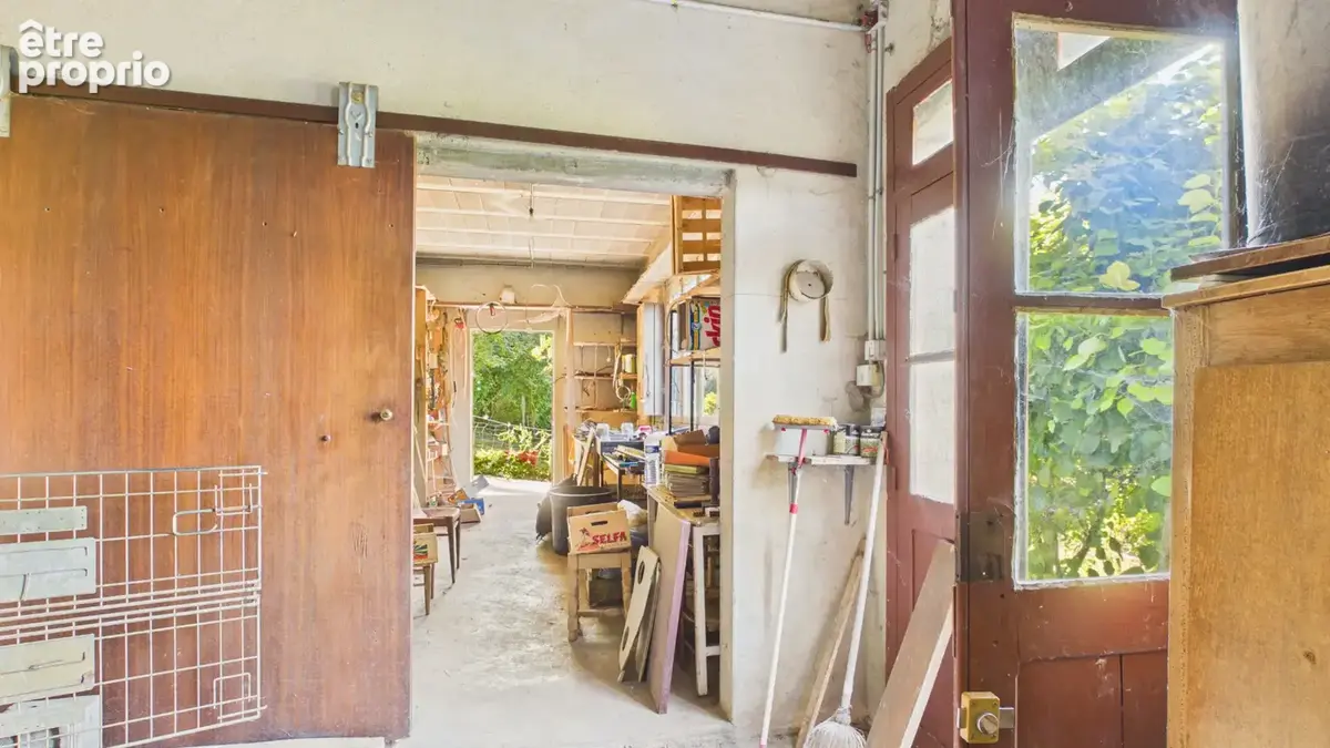 Grande maison dans le bourg sans vis à vis, avec terrain et dépendances - photo 17
