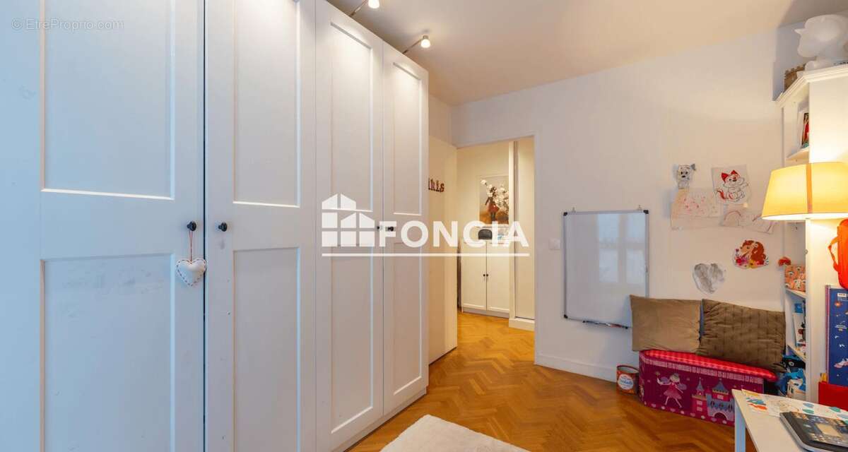 Appartement à MONTROUGE