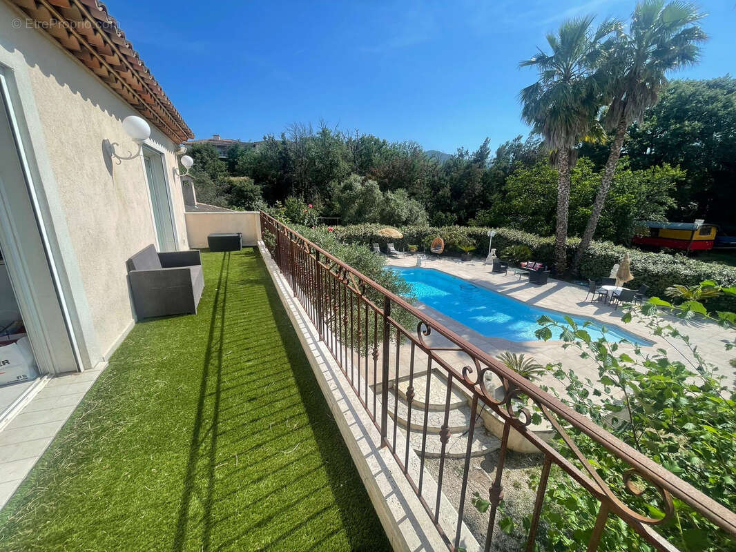 Maison à ROQUEBRUNE-SUR-ARGENS