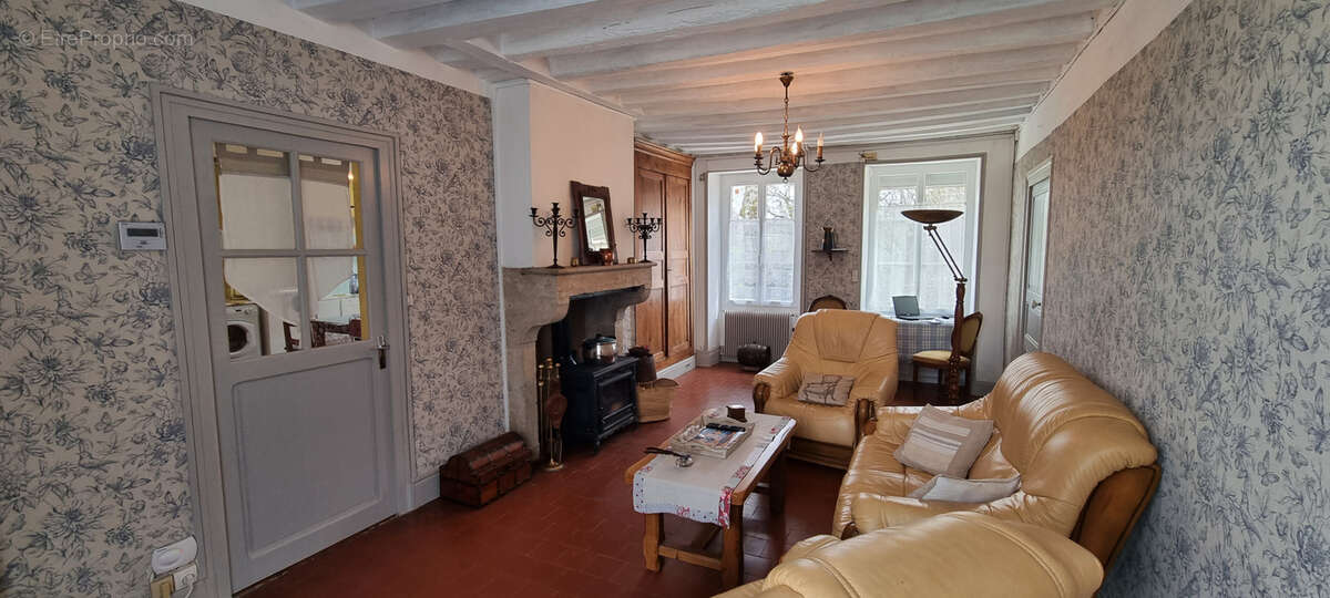 Maison à CHAMPLEMY