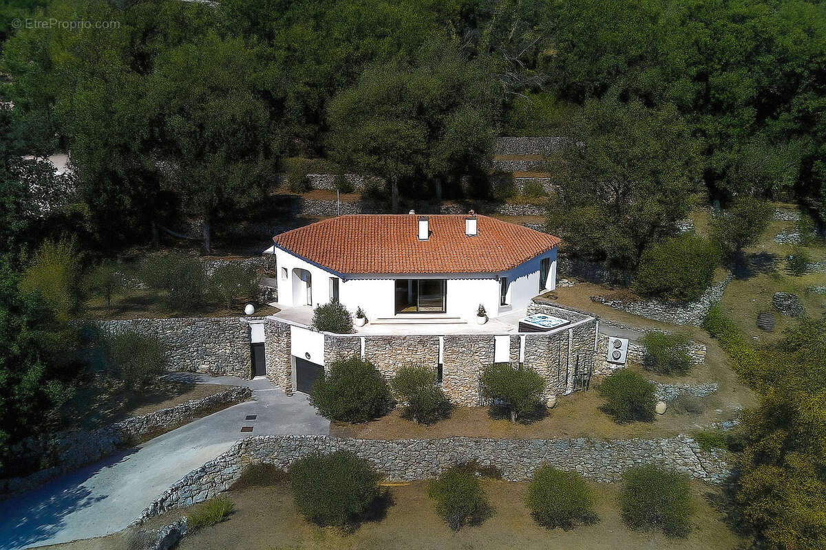 Maison à SAINT-VALLIER-DE-THIEY