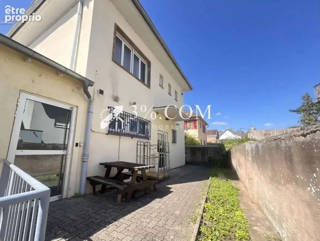 3%COM Magnifique appartement F3 87m2 rénové avec cave et gar - photo 12