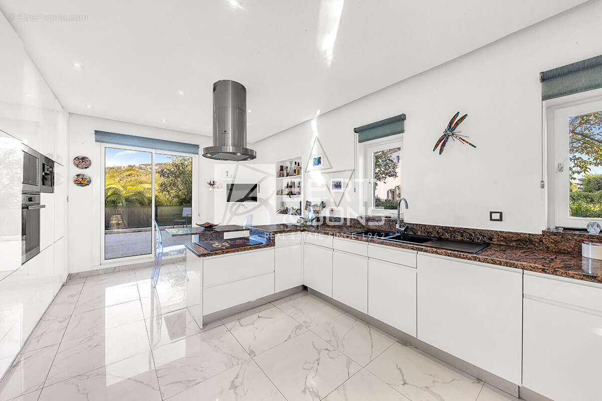 Maison à MANDELIEU-LA-NAPOULE