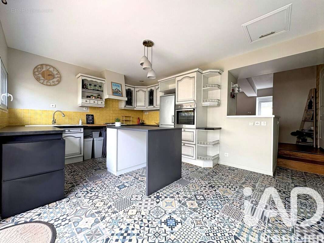 Maison 75 m² à Laval  - photo 5