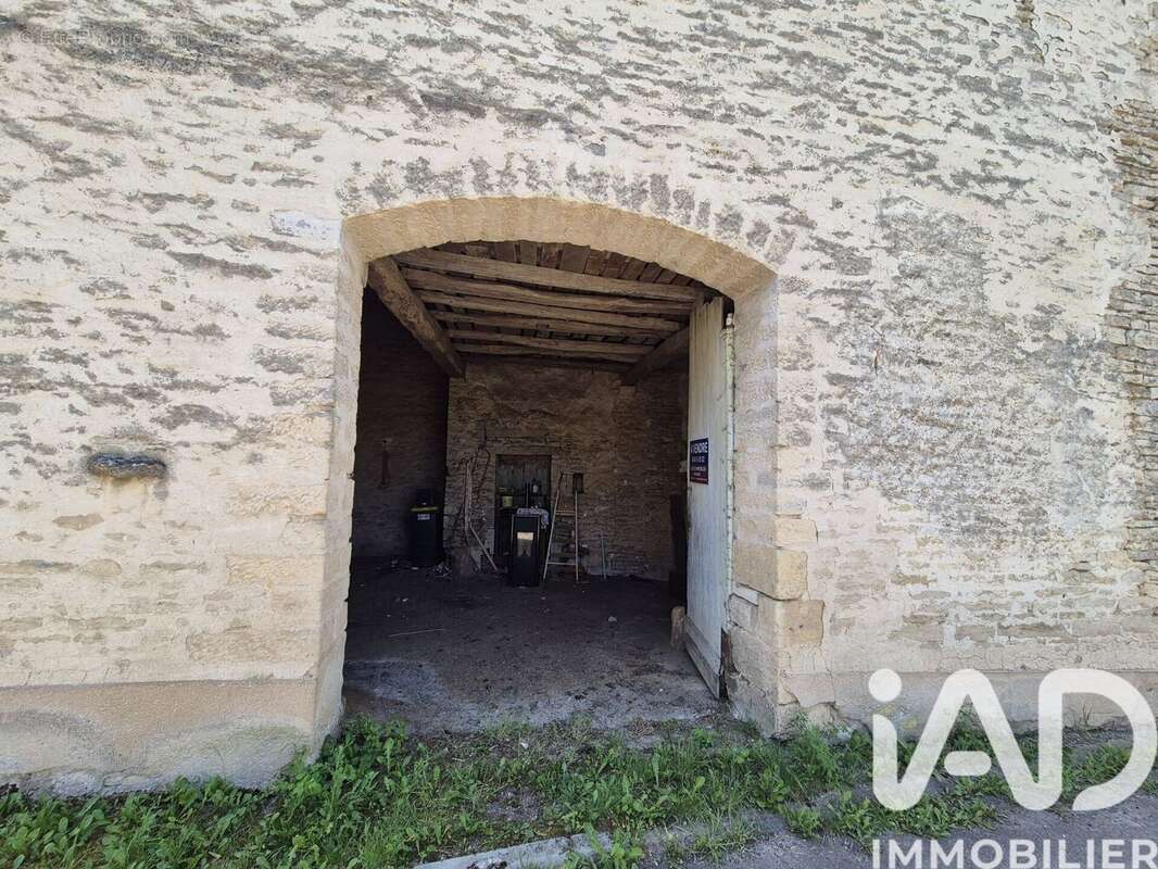 Maison 115 m² à Asnieres-En-Montagne  - photo 2