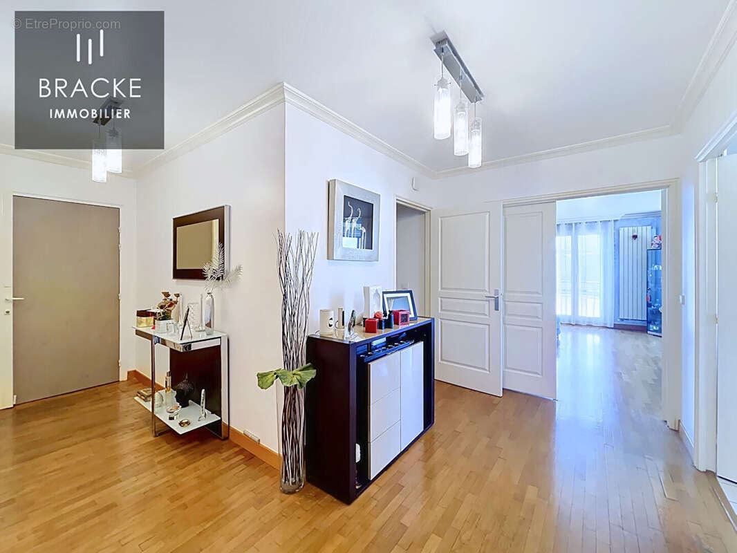 Appartement à COURBEVOIE