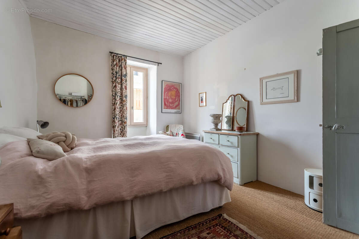 Maison à CASTELNAU-MONTRATIER