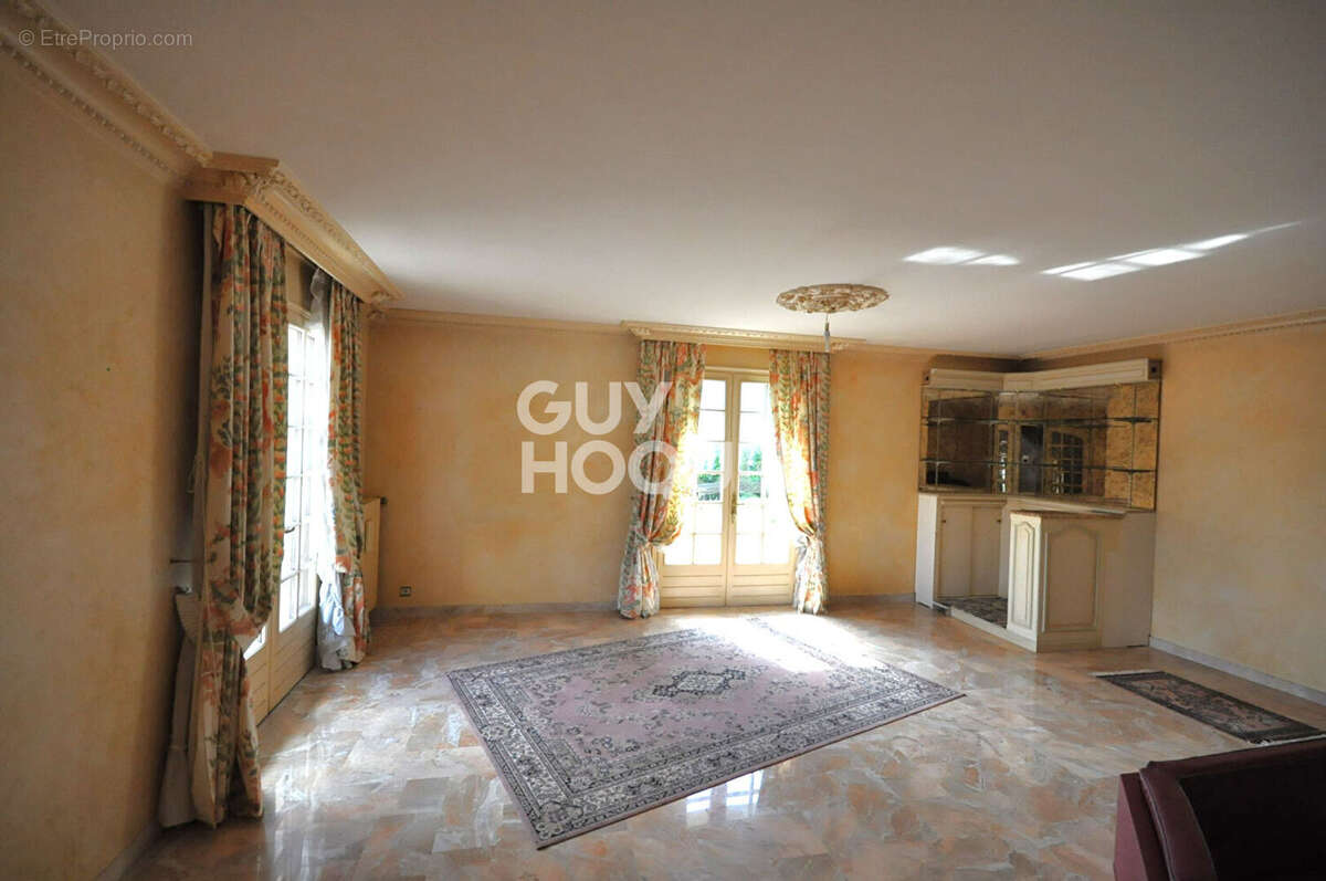 Maison à SAINT-SYMPHORIEN-SUR-COISE