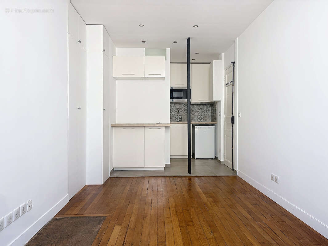 Studio pernety -gaite - refait à neuf  dernier etage - photo 2