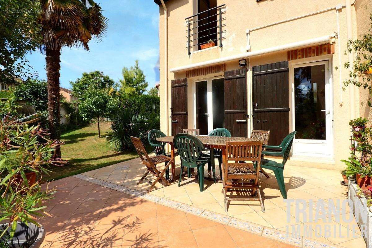 Maison à CHANTELOUP-LES-VIGNES