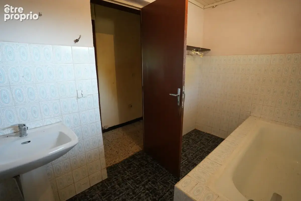 Maison à rénover sur 48178 m² de terrain à 1h de Bordeaux , 3h30 de Paris - CLAIRAC (47) - photo 9