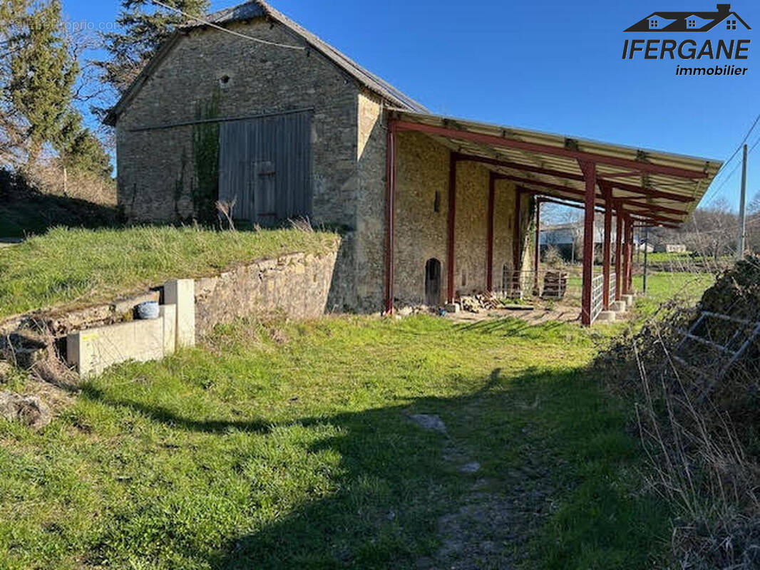 façade - Maison à LATRONQUIERE