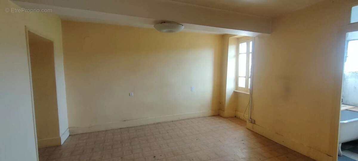 Maison à SAINT-BONNET-DE-JOUX