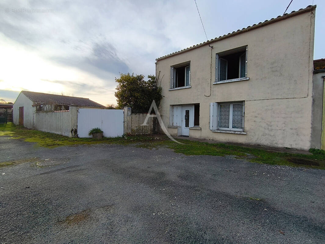 Maison à PORT-DES-BARQUES