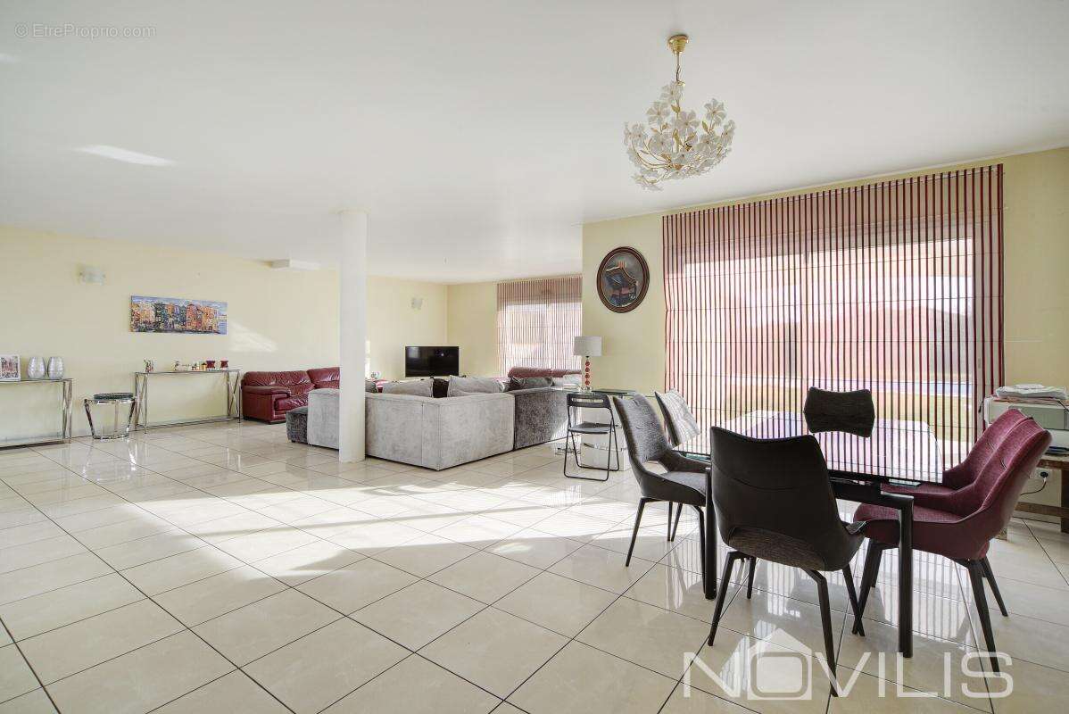 Maison à LAVERNOSE-LACASSE