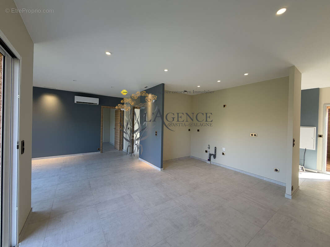 Appartement t3 avec terrasse   saint-florent - photo 2