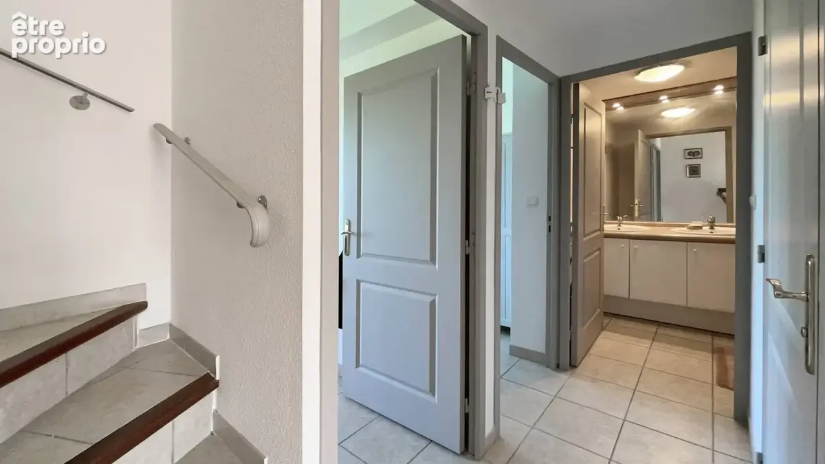 Uzès, lumineux duplex avec deux terrasses et garage, à pied du centre historique - photo 11