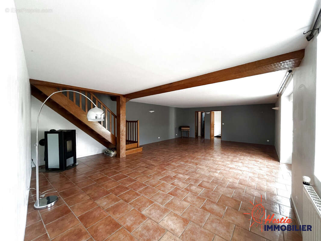 Maison à MONTBRE