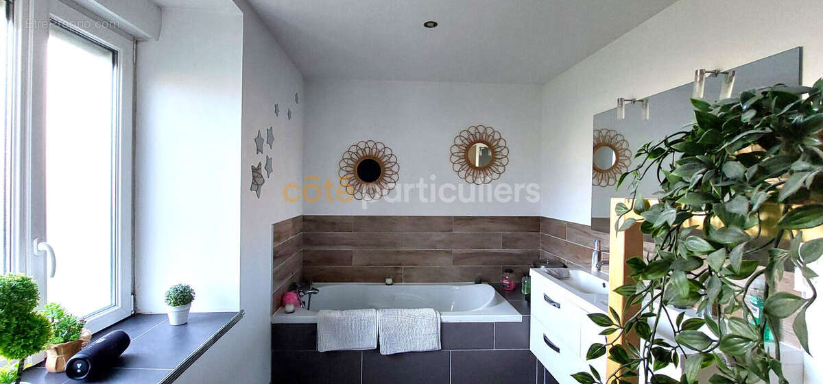 Maison à DRAGEY-RONTHON