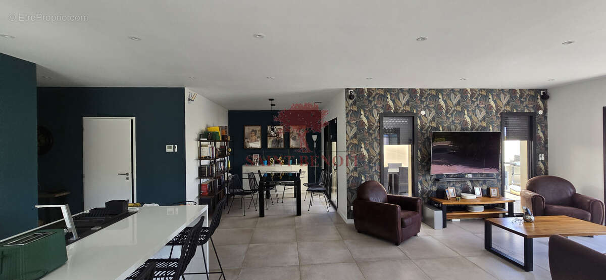A VENDRE - A JONQUIERES - VILLA CONTEMPORAINE DE TYPE T3 de 129m2 avec garage,  jardin paysagé et piscine - photo 3