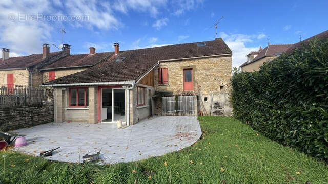 Maison à VAULT-DE-LUGNY