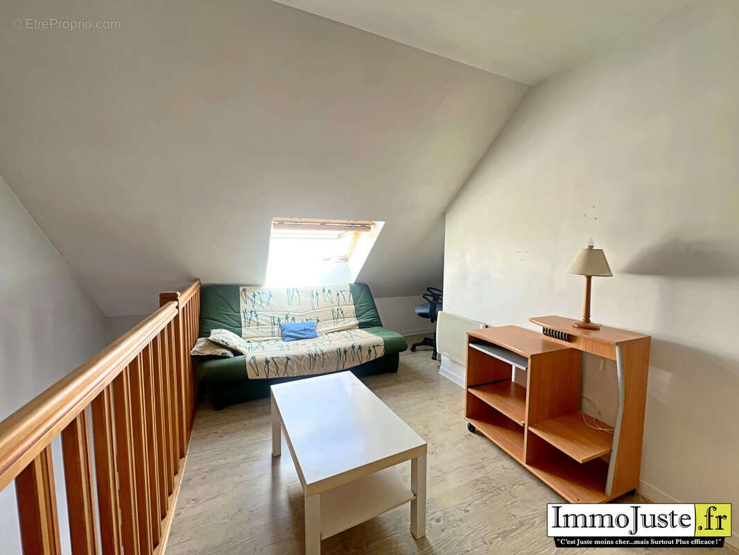 Appartement 40 m² à Saint-Cyr-L'ecole  - photo 4