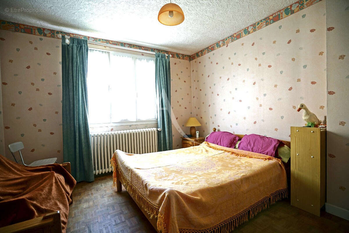 Maison à SAINT-JEAN-DE-BRAYE