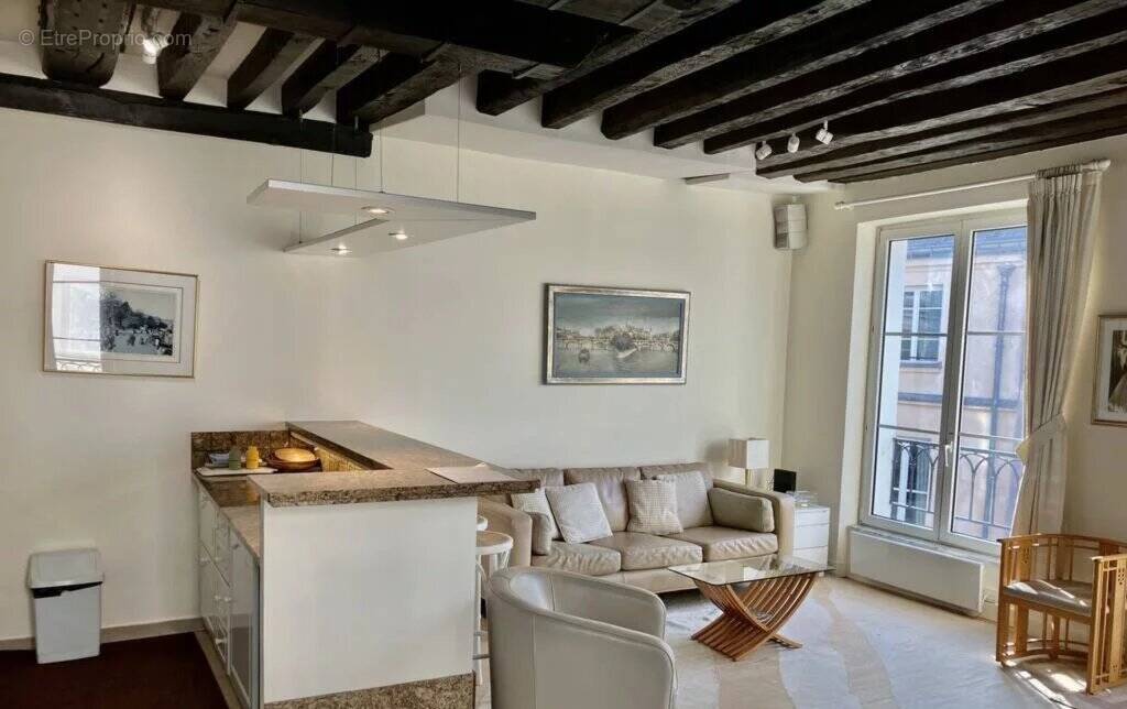 Appartement à PARIS-1E