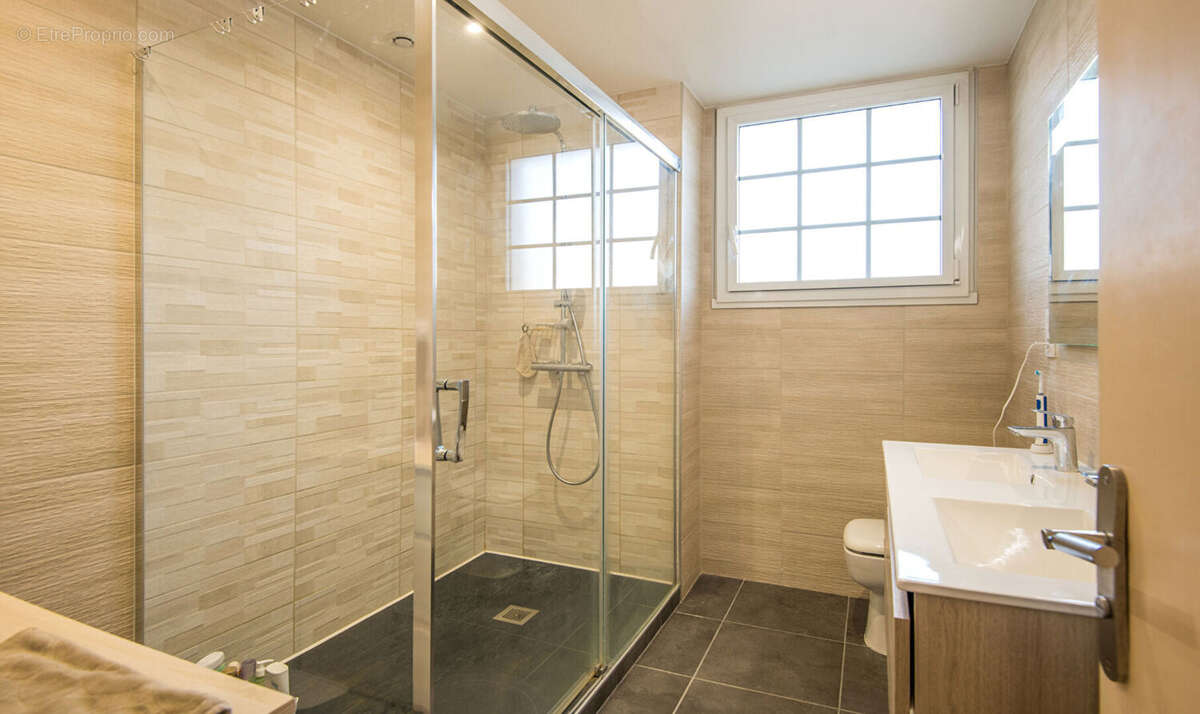 Maison à ONET-LE-CHATEAU