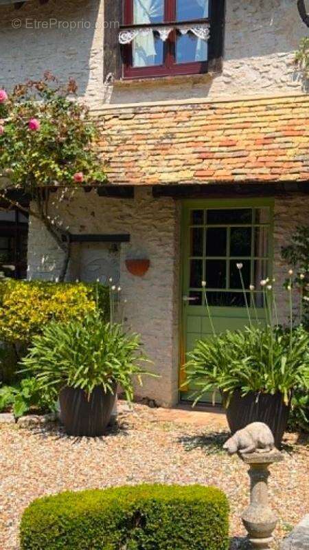 Maison à HOUDAN