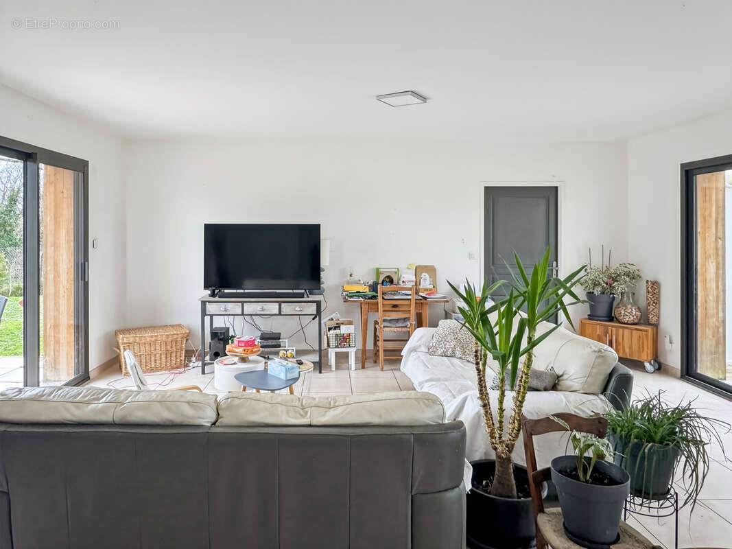 Maison à VILLETOUREIX