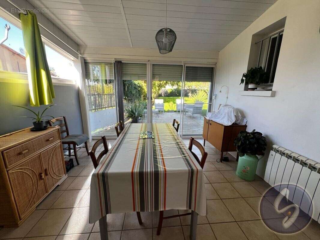 Maison à AZAY-LE-BRULE