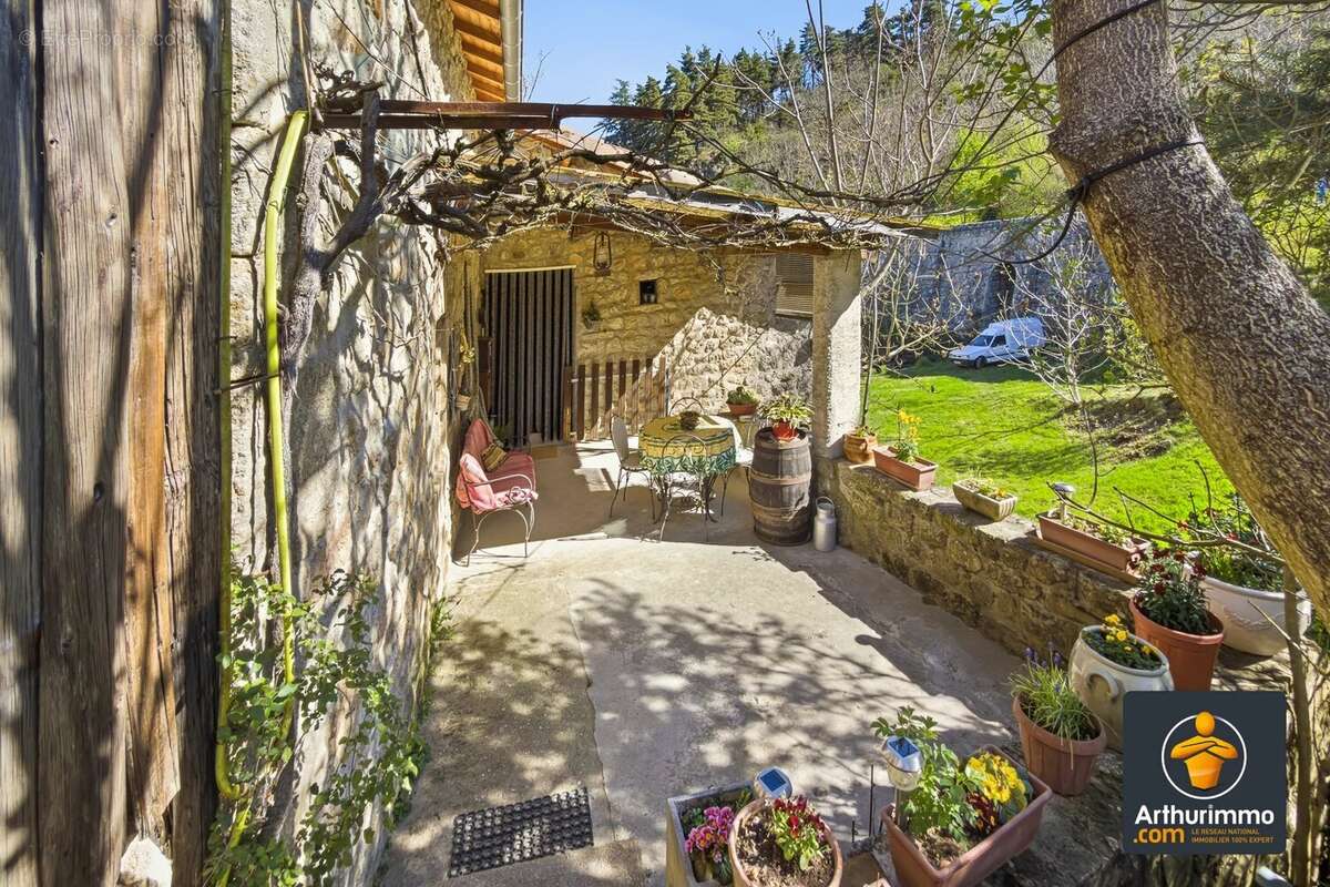 Maison à LE CRESTET