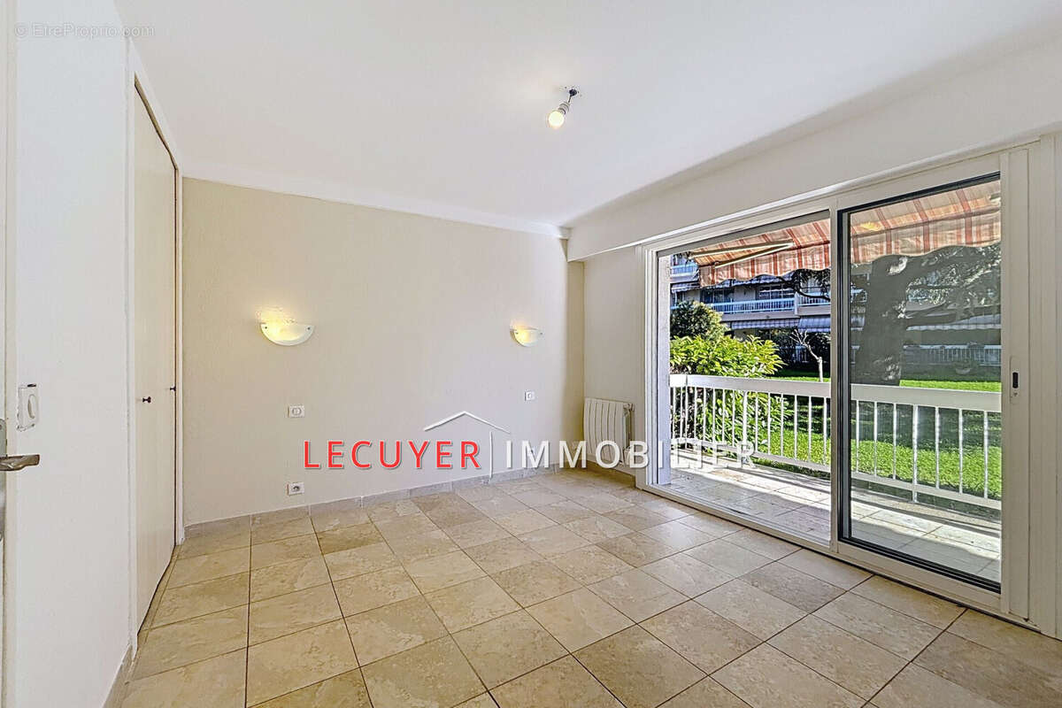 Appartement à VALLAURIS