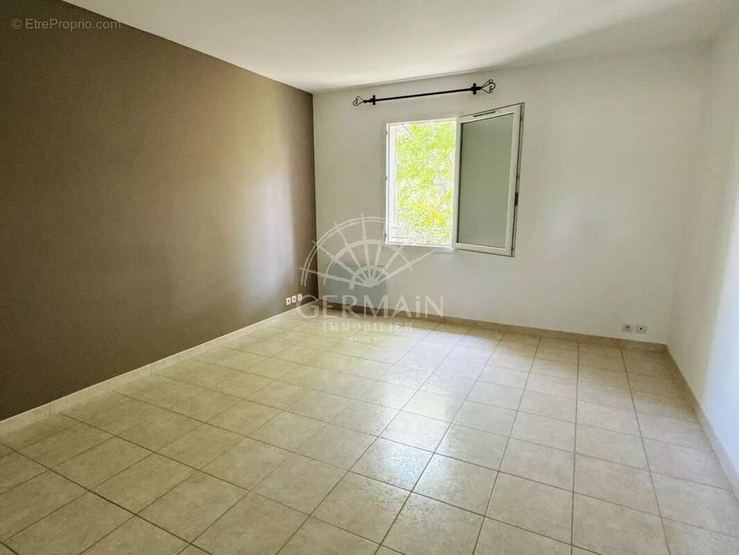 Maison familiale avec piscine et garage - Lagnes - photo 8