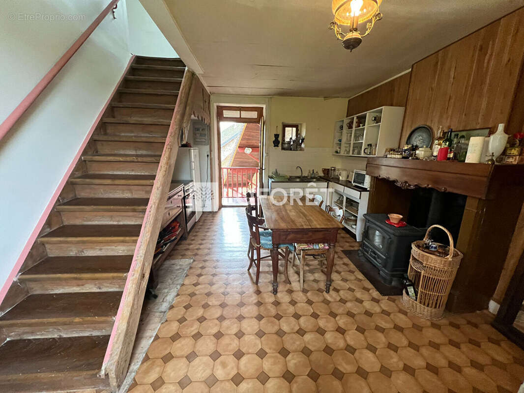 Maison à MESSIA-SUR-SORNE