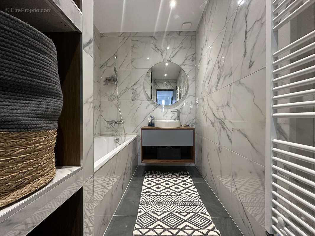 Maison à LE CHAMBON-FEUGEROLLES