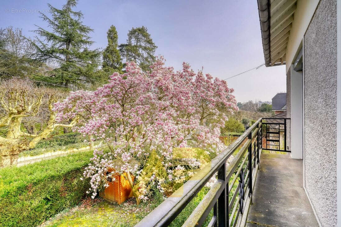 Maison à VERRIERES-LE-BUISSON